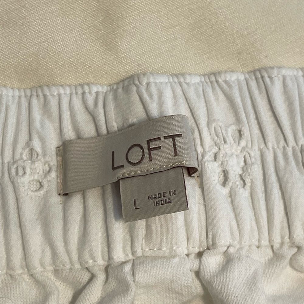 Loft White Eyelet Lined 100% Cotton Shorts With Pockets Size L GUC - Picture 3 of 7